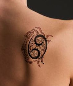 Classic Cancer Zodiac Sign Tattoo On Right Back Shoulder