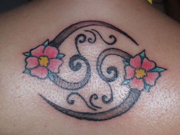 Cool Cancer Zodiac Sign With Flower Tattoo Design For Upper Back