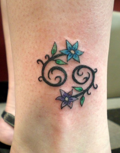 Cool Cancer Zodiac Sign With Flower Tattoo On Right Leg