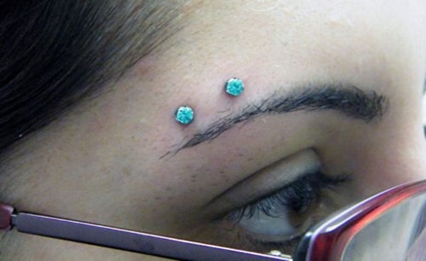 Eyebrow Piercing With Blue Gem Stones