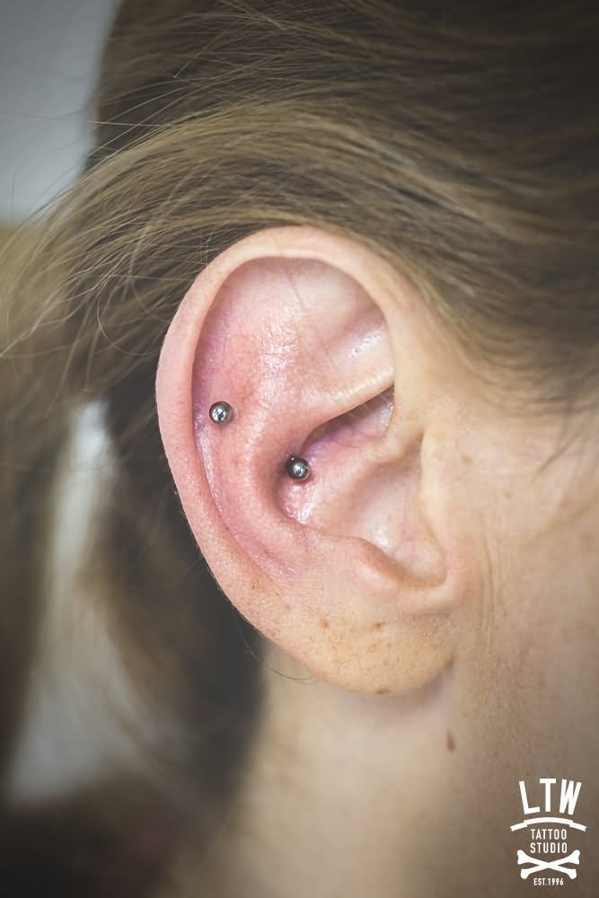 Snug Piercing With silver Barbell