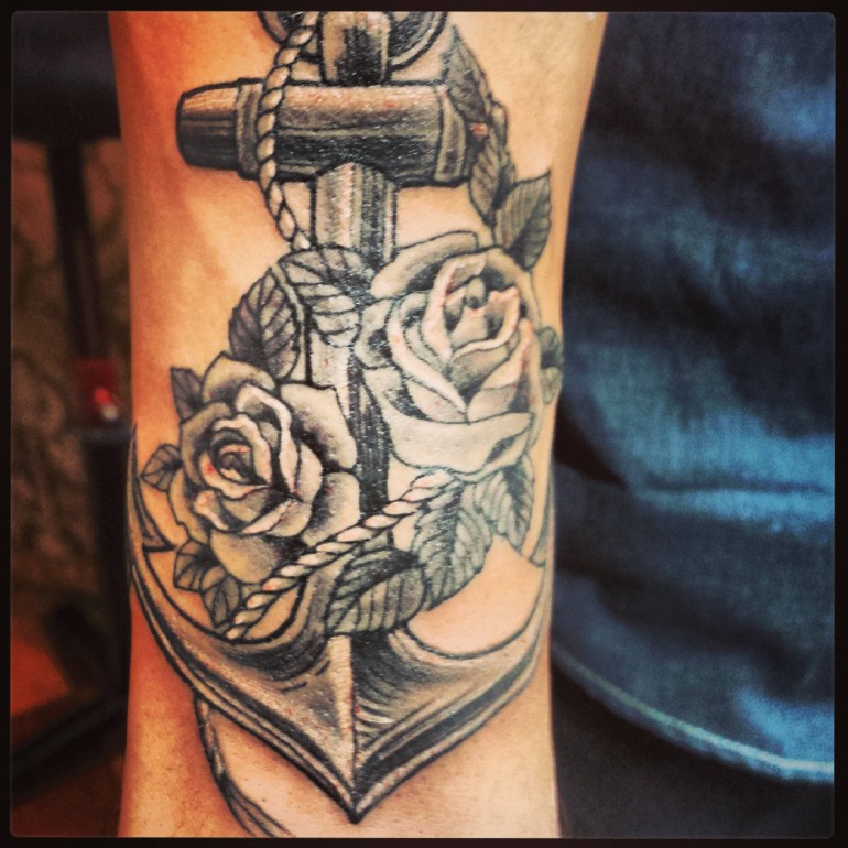 Black And Grey Anchor With Roses Tattoo Design For Sleeve
