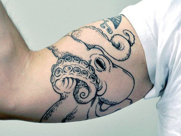 Black Ink Octopus Tattoo On Right Bicep