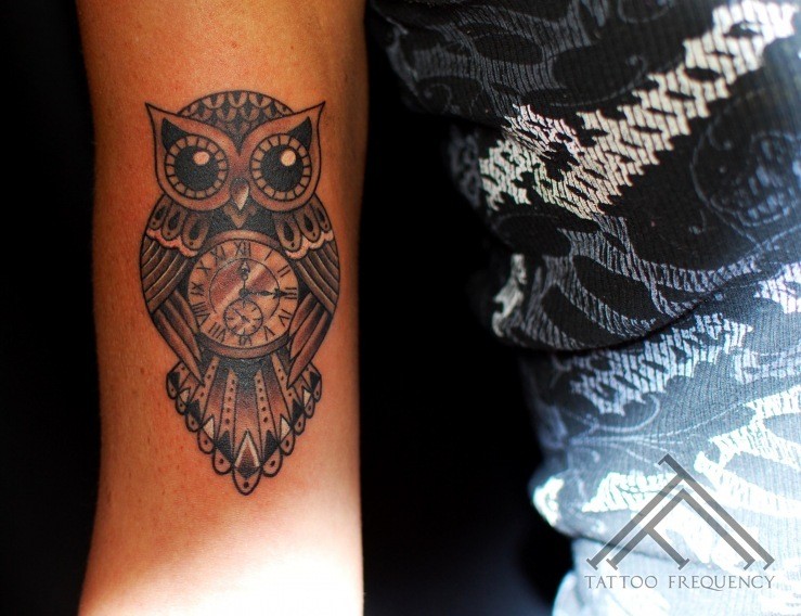 Classic Black Ink Clock Owl Tattoo On Right Bicep