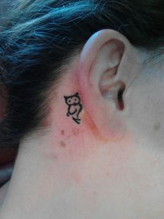 Classic Black Outline Owl Tattoo On Right Behind The Ear