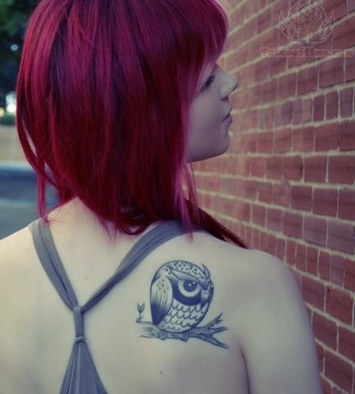Cute Black Ink Owl Tattoo On Girl Right Back Shoulder