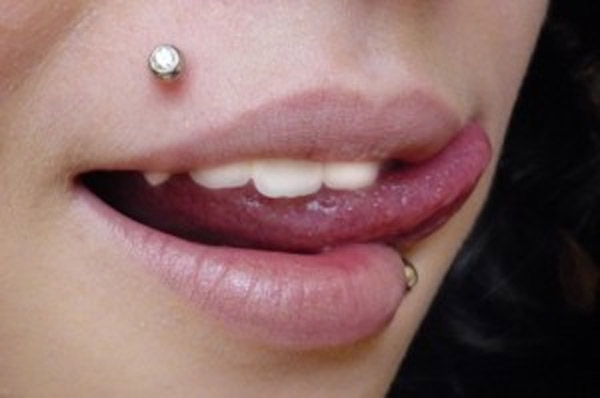 Right Monroe Lip Piercing Picture For Girls
