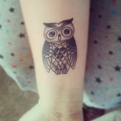 Simple Black Ink Owl Tattoo On Girl Wrist