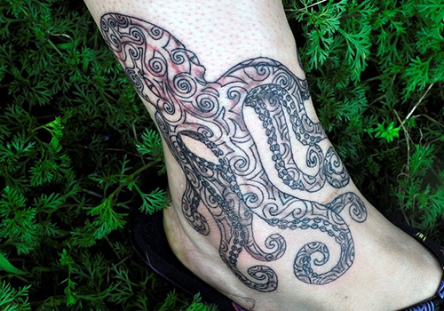 Attractive Black Ink Octopus Tattoo On Right Foot