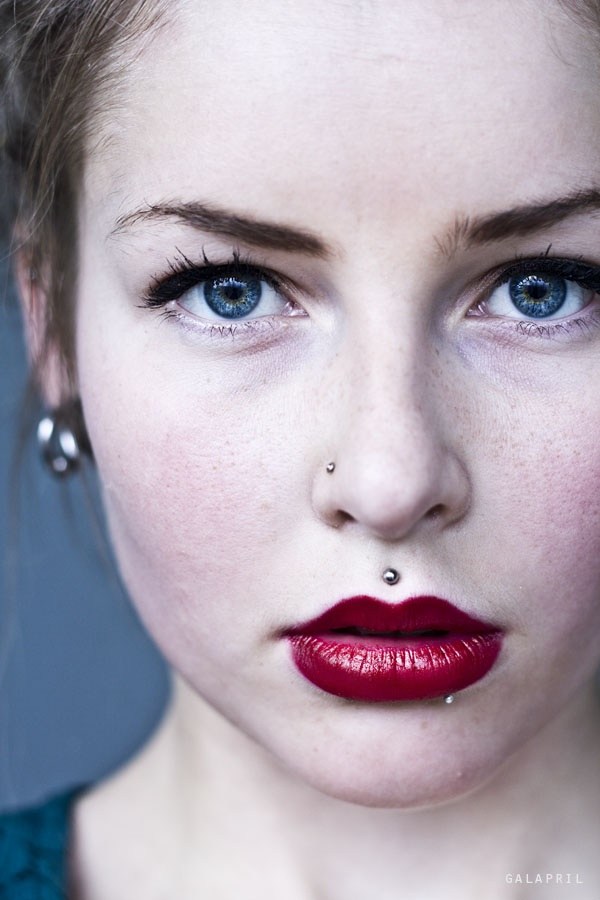 Beautiful Girl With Right Nostril And Medusa Piercing