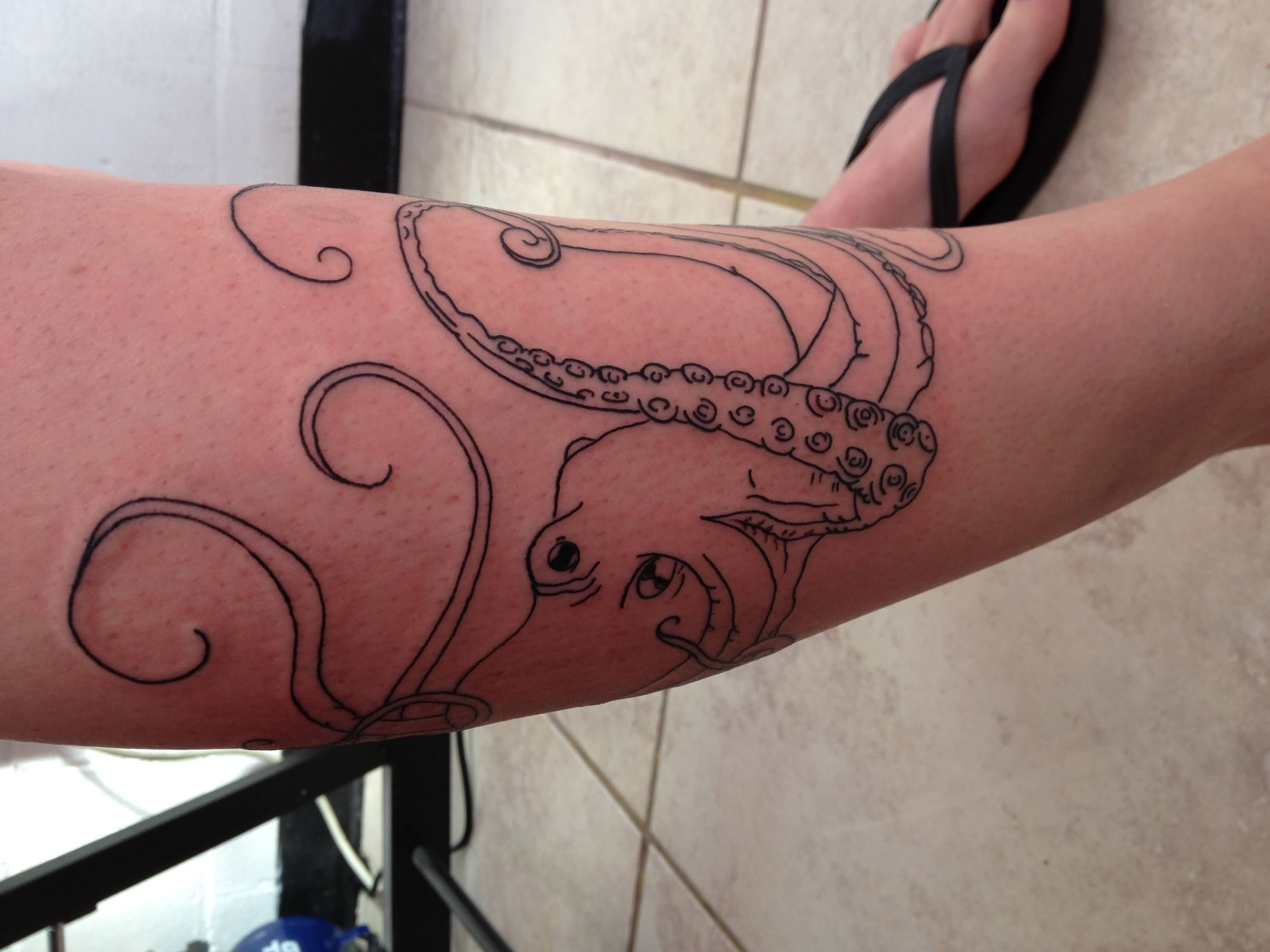 Black Outline Octopus Tattoo On Right Leg Calf