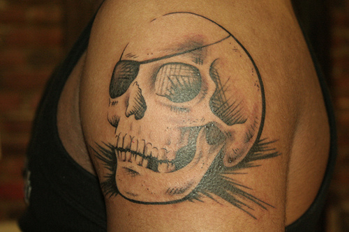 Cool Black Ink Pirate Skull With Crossbone Tattoo On Left Shoulder