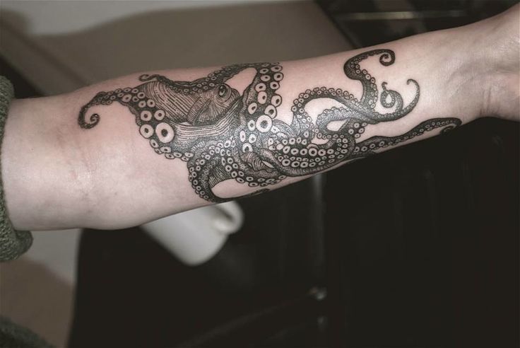 Cool Classic Black Ink Octopus Tattoo On Left Forearm