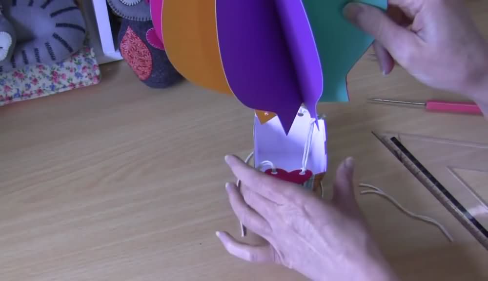 DIY Paper-Craft Hot Air Balloon (10)