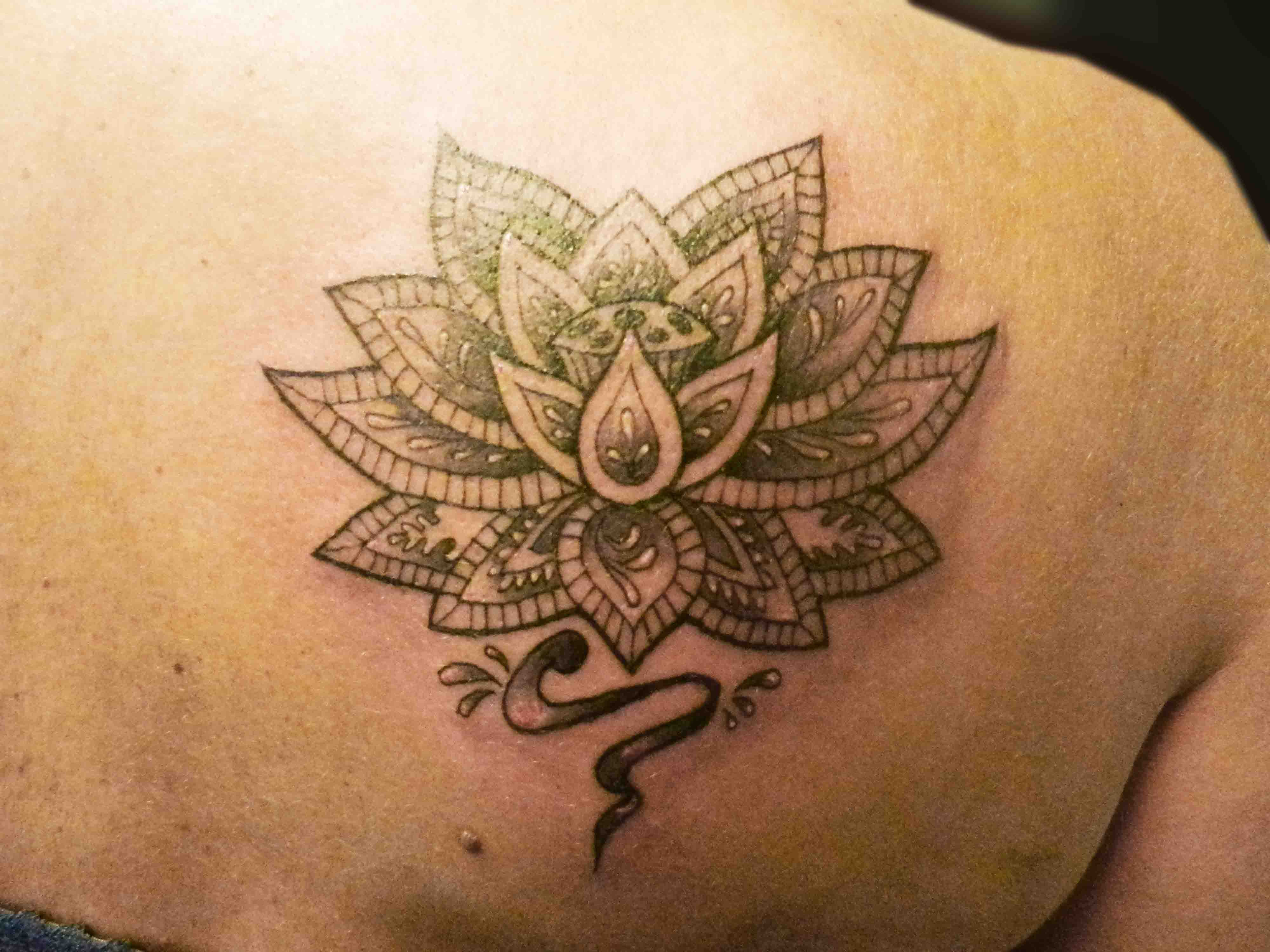 Attractive Black Ink Lotus Tattoo On Right Back Shoulder