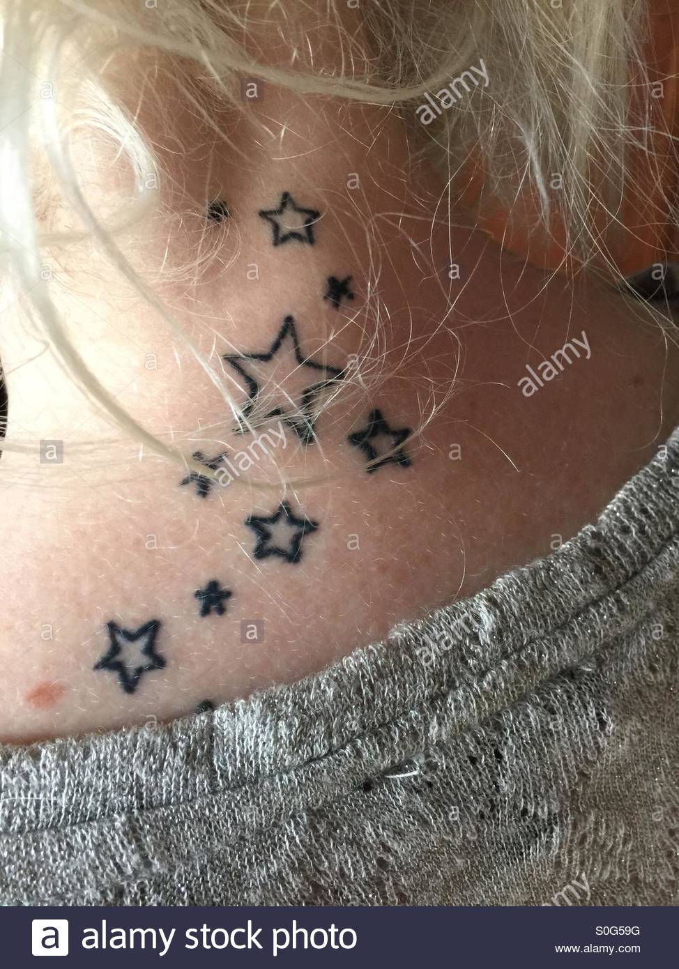Awesome Outline Star Tattoos On Nape