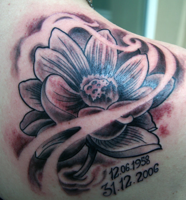 Memorial Black Ink Lotus Flower Tattoo On Right Back Shoulder
