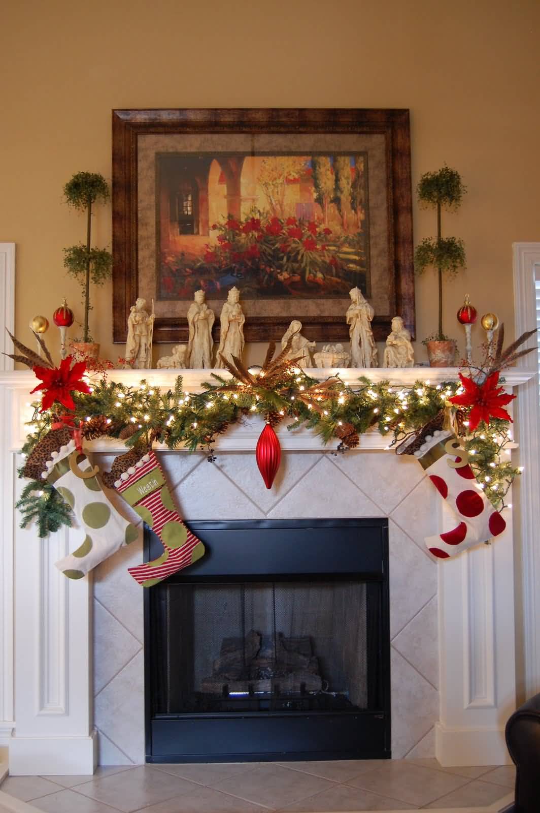 Adorable Fireplace Decoration Ideas For Christmas