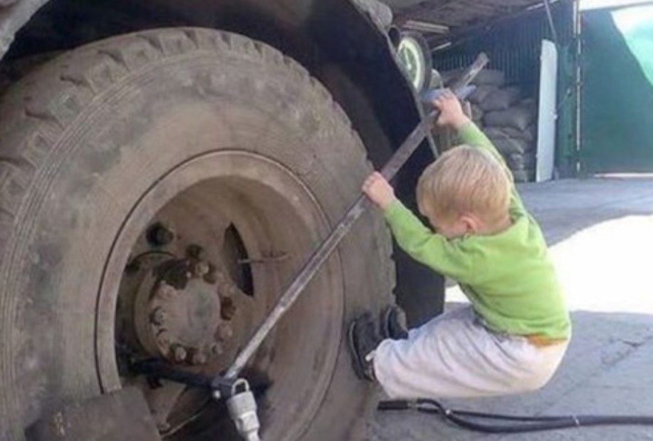 Baby Opening Tyre Of Truck Funny Image