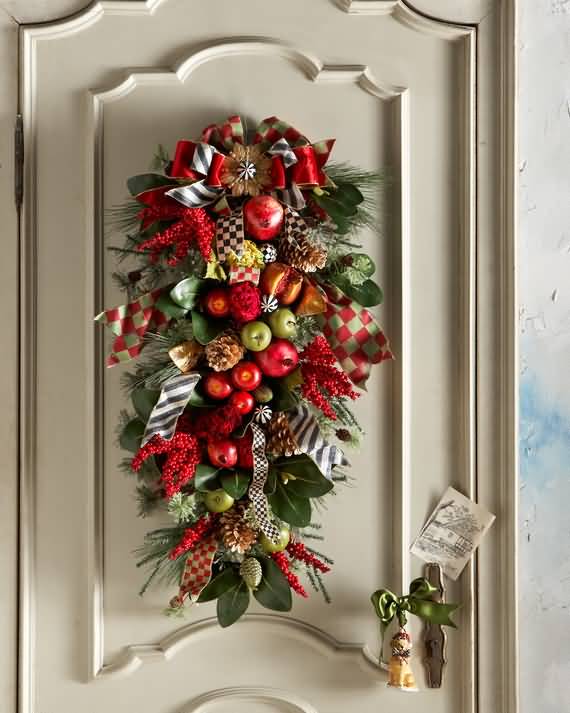 Beautiful Christmas Decoration On Door Idea