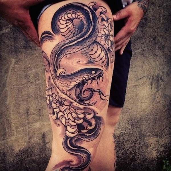 Black Ink Snake Tattoo On Right Upper Leg