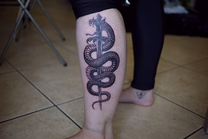 oozy on Twitter | Tattoos for women, Snake tattoo design, Trendy tattoos