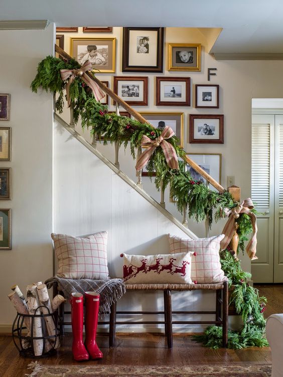 Christmas Decoration Idea For Stairs