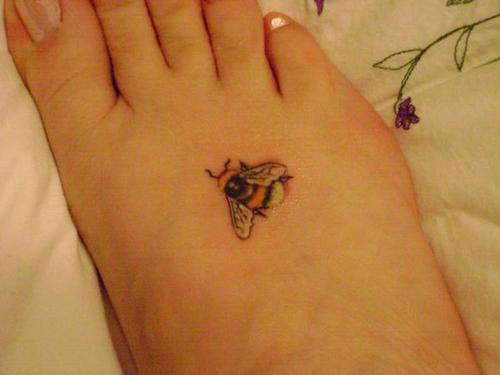 Classic Realistic Bumblebee Tattoo On Right Foot