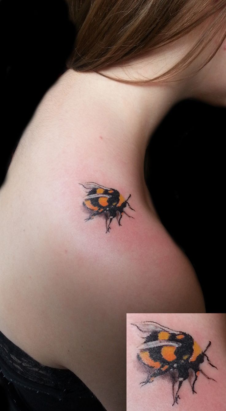 Cool 3D Bumblebee Tattoo On Women Right Shoulder