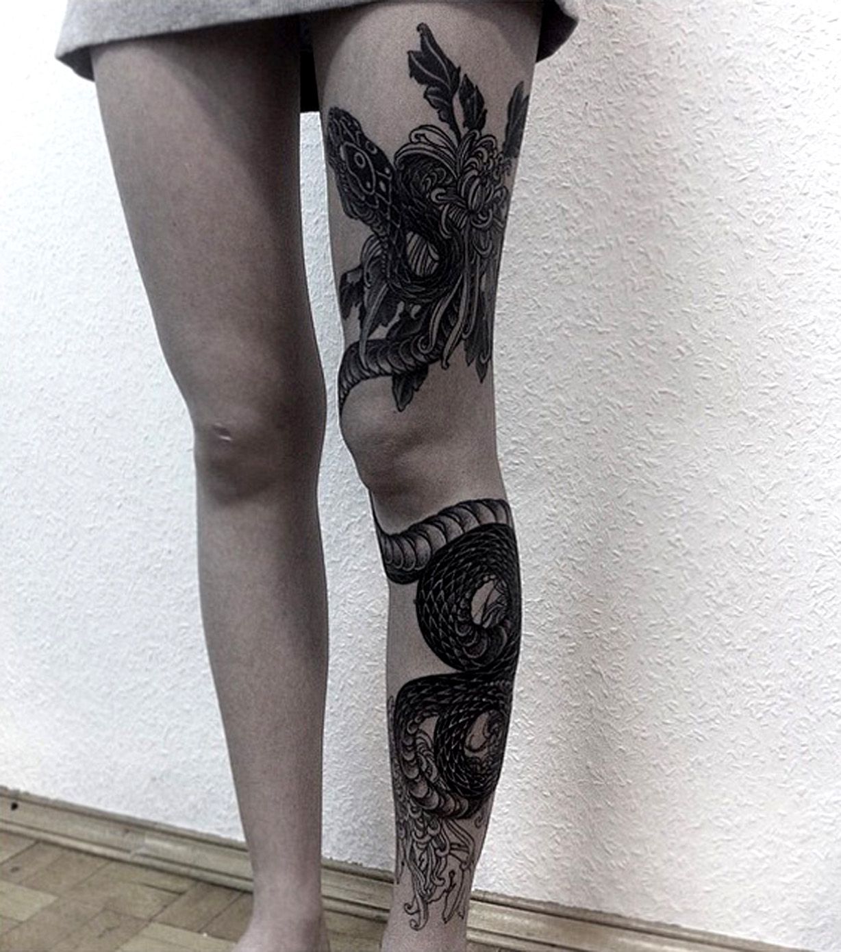 Cool Black Ink Snake Tattoo On Girl Left Full Leg