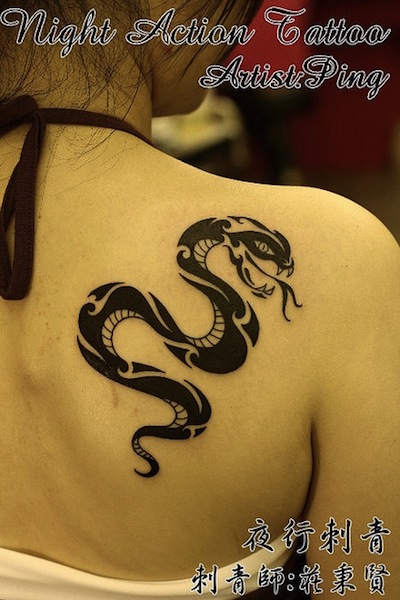 Cool Black Tribal Snake Tattoo On Women Right Back Shoulder