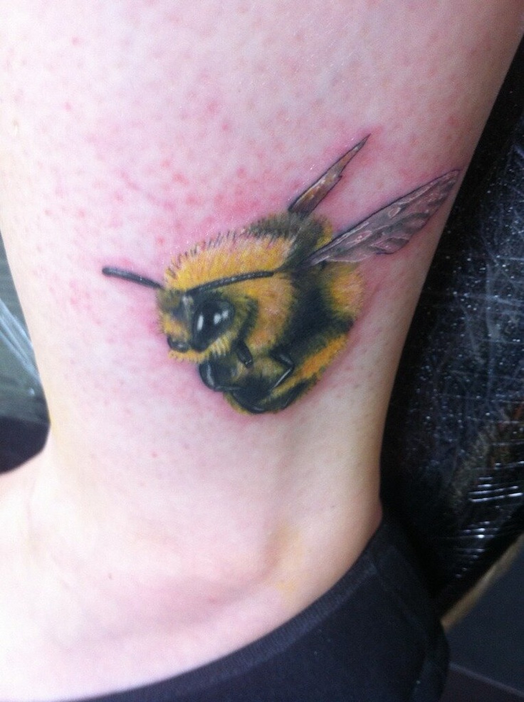 Cool Flying Bumblebee Tattoo Design For Leg