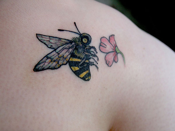 Cool Flying Bumblebee With Flower Tattoo On Right Back Shoulder