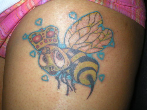 Cool Queen Bumblebee Tattoo On Girl Left Thigh