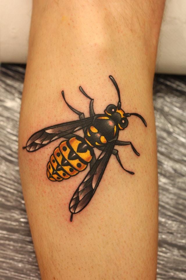 Cool Traditional Bumblebee Tattoo Design