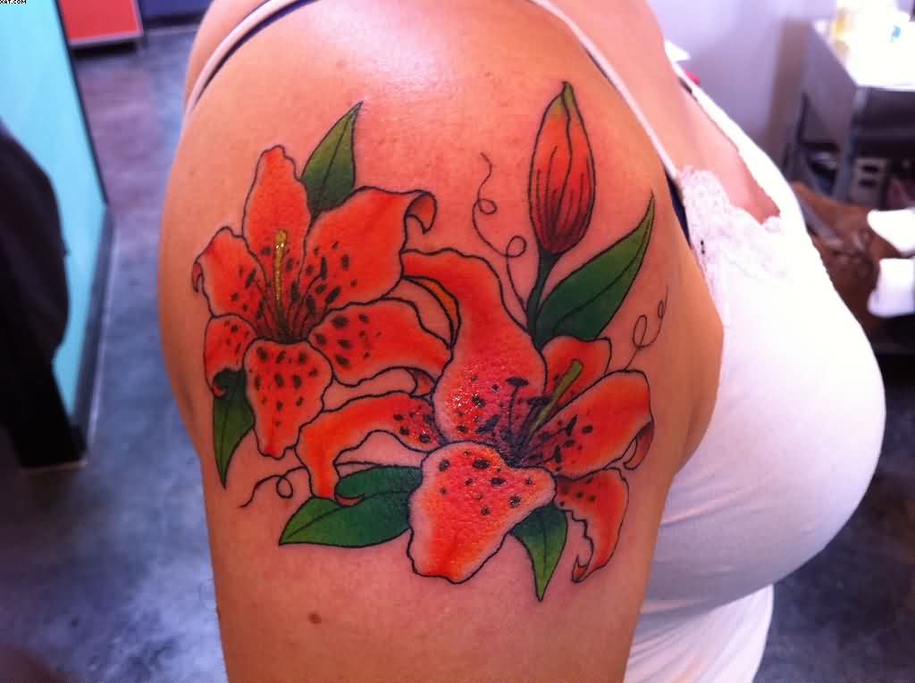 Cute Tiger Lily Tattoo On Right Shoulder