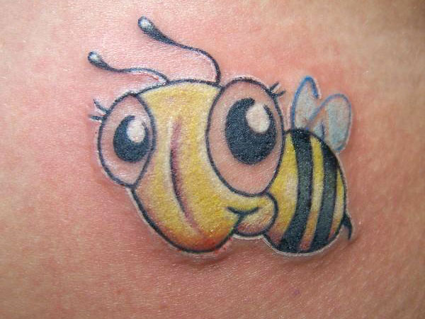 Cute Traditional Bumblebee Tattoo Design