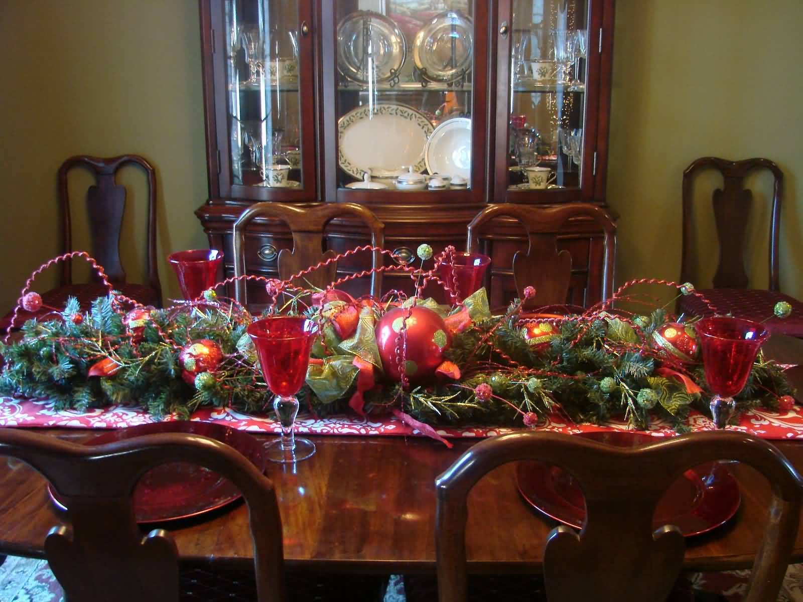 Dining RoomTable Christmas Decoration