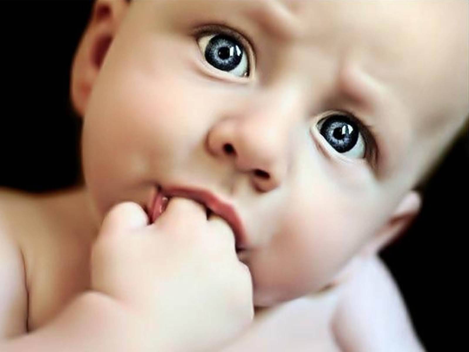 Funny Baby Sucking Fingers Picture
