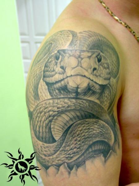 Grey Ink Realistic Snake Tattoo On Right Shoulder