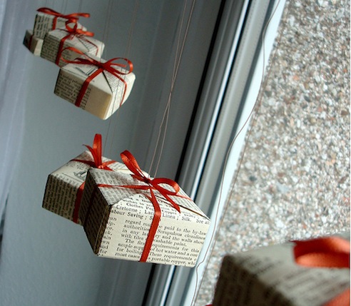 Hanging Gifts Christmas Decoration Ideas