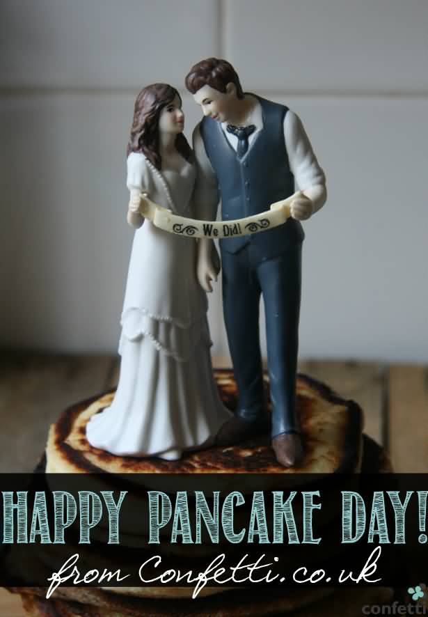 Happy Pancake Day Loving Couple Statue
