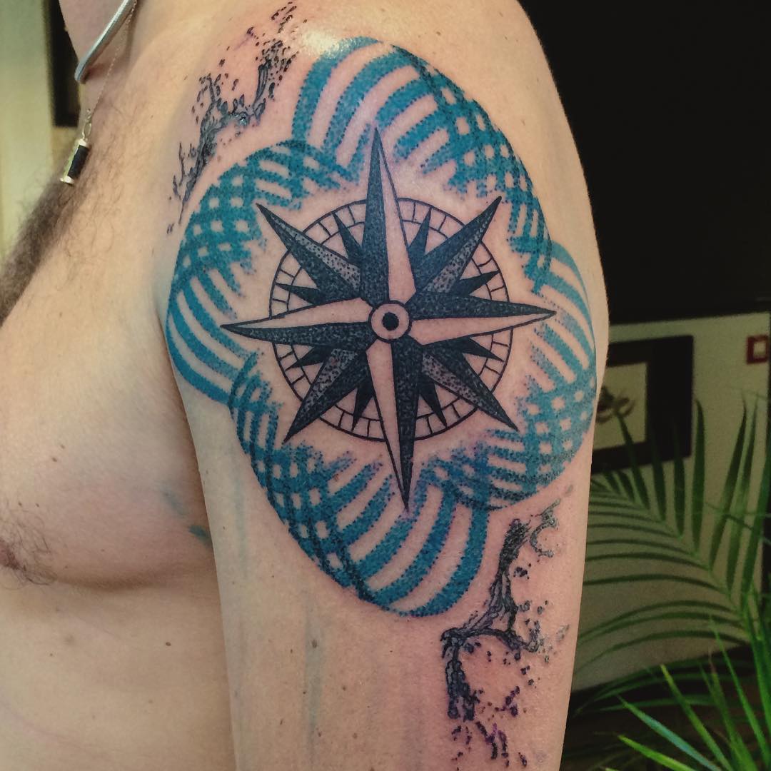 Left Shoulder Nautical Star Tattoo by Darwin Toucourt