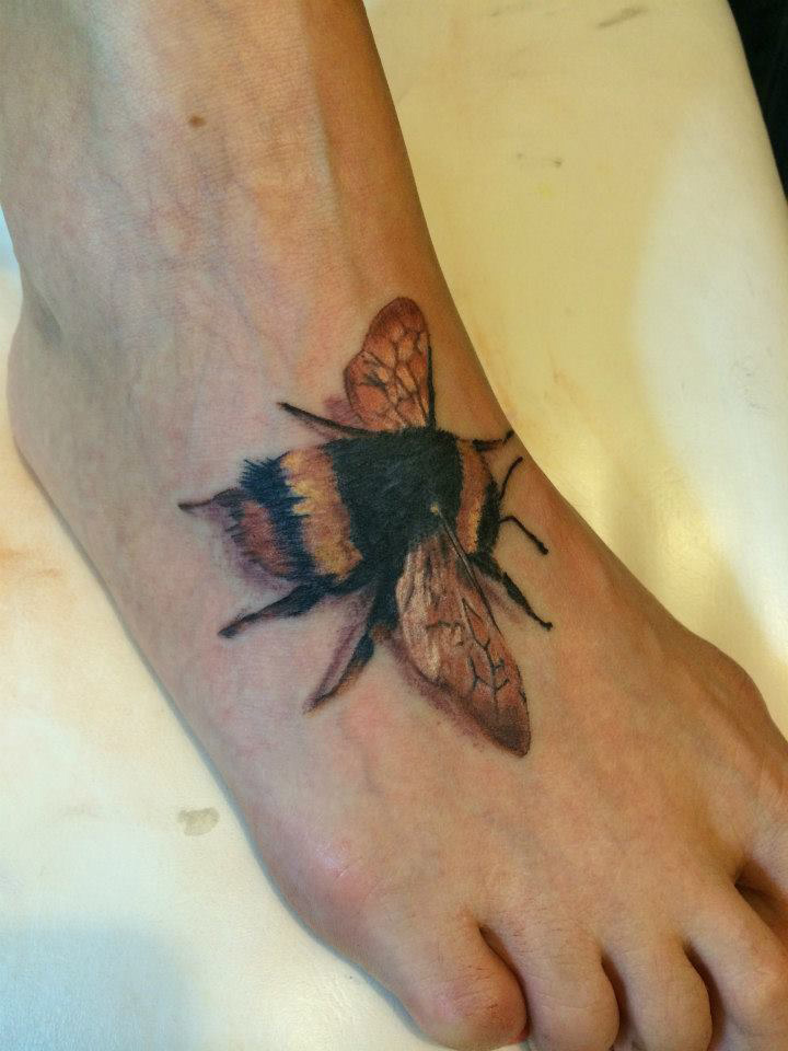 Realistic Bumblebee Tattoo On Right Foot