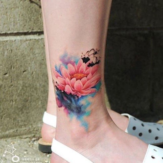 Watercolor Lotus Tattoo On Right Leg