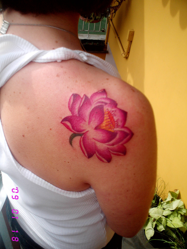 Wonderful Black Ink Lotus Tattoo On Right Back Shoulder