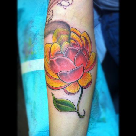 Wonderful Traditional Lotus Flower Tattoo On Right Forearm