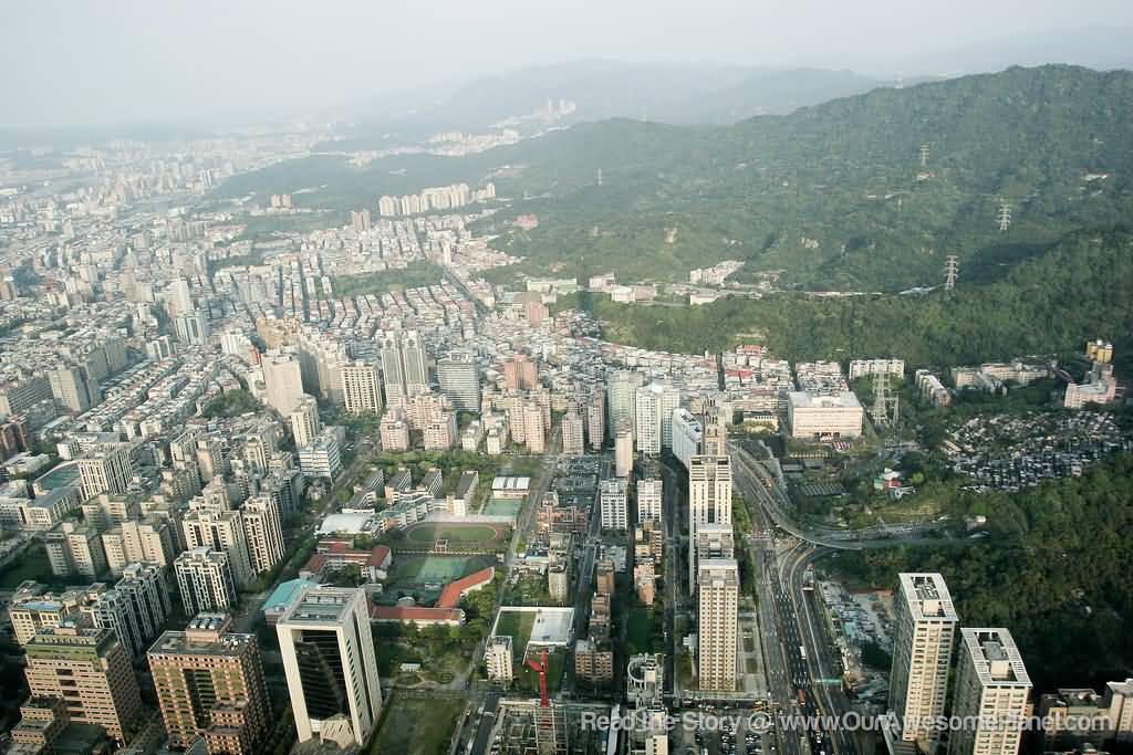 Amazing Outside View From The Taipei 101 Tower