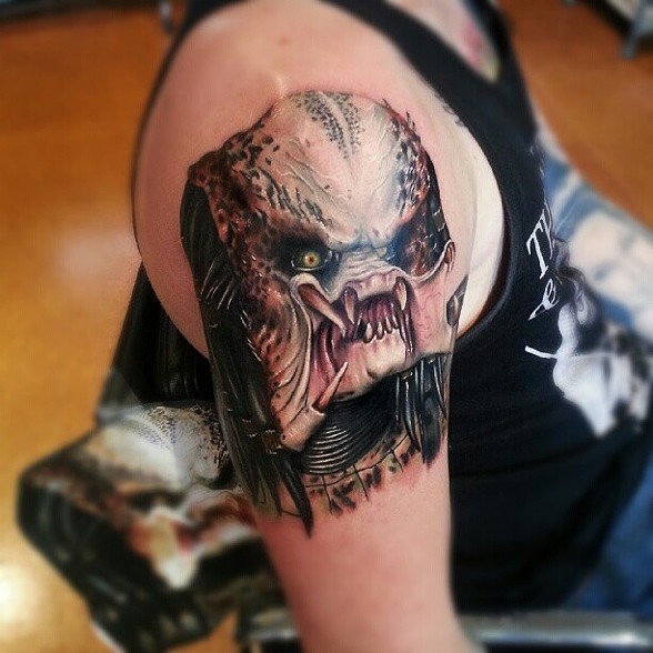 Attractive Alien Face Tattoo On Right Shoulder By Mick Squires