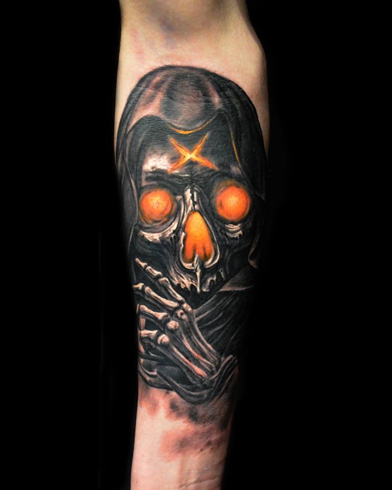 Attractive Skull Tattoo On Right Forearm By Hokowhitu Sciascia